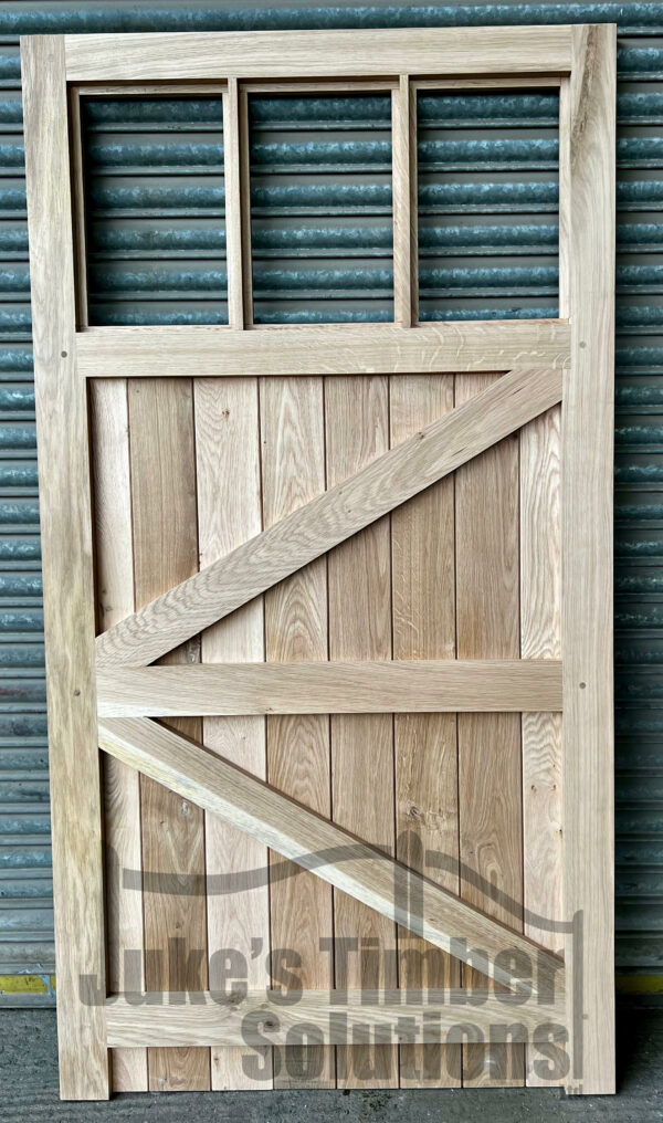 Rear detailing of a 3 pane oak side door
