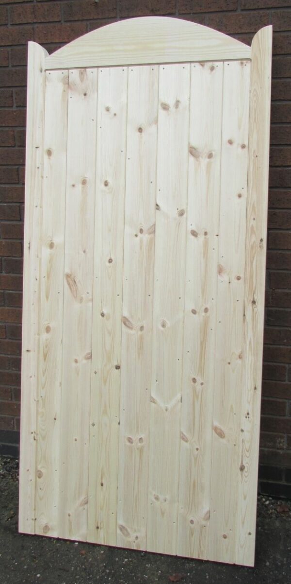 Front of curved top wooden side gate