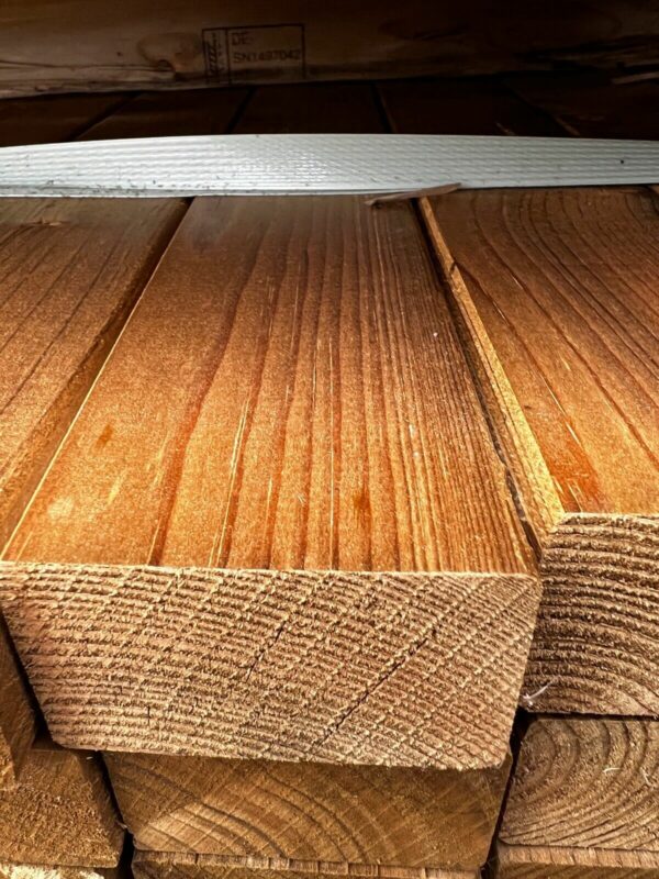 Packs of lengths of tanalised CLS timber
