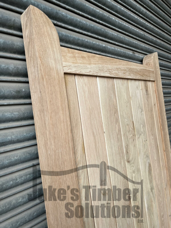 Close up of the detailing on an oak flat top side gate
