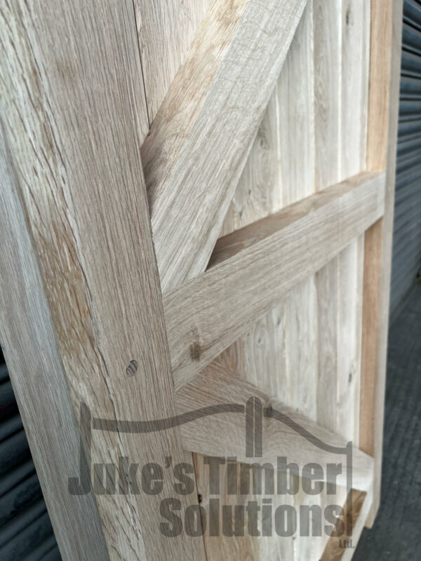 Close up of detailing on the back of a flat top oak side gate