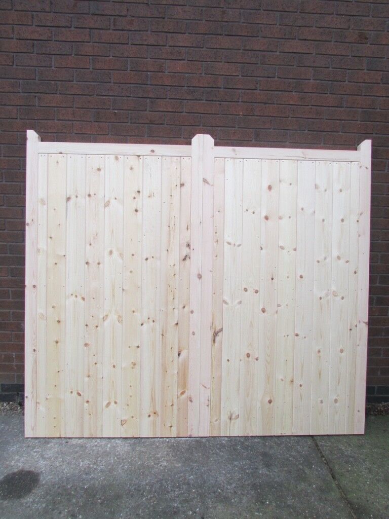 Front of Wooden Framed, Ledged & Braced 6ft Driveway Gates with Flat Top
