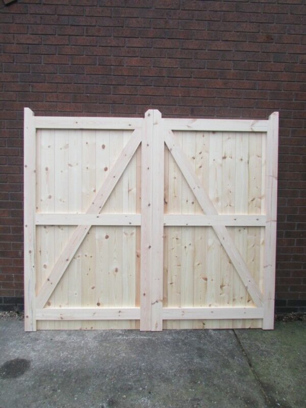 Rear of Wooden 6ft Flat Top Driveway Gates