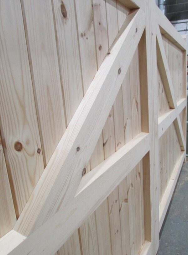 Close up of Rear of Softwood Flat Top Driveway Gates