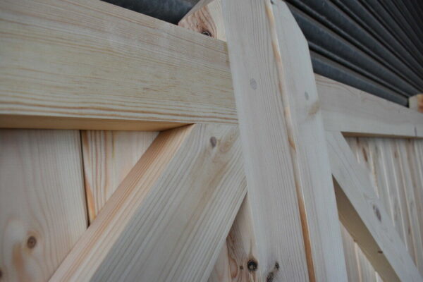 Close Up of Middle of Softwood Gun Stock Driveway Gates