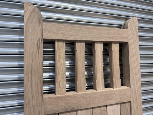Close up of detailing on a 6ft oak palisade side gate